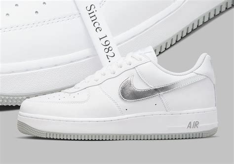 air force mit silber nike zeichen|nike air force 1 schwarz.